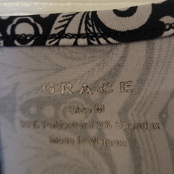 Flattering Sleeveless Peplum Top - Picture 3 of 3